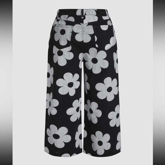 CIDER | Floral Black and Gray Jeans | CURVE & PLUS - Picture 4 of 5